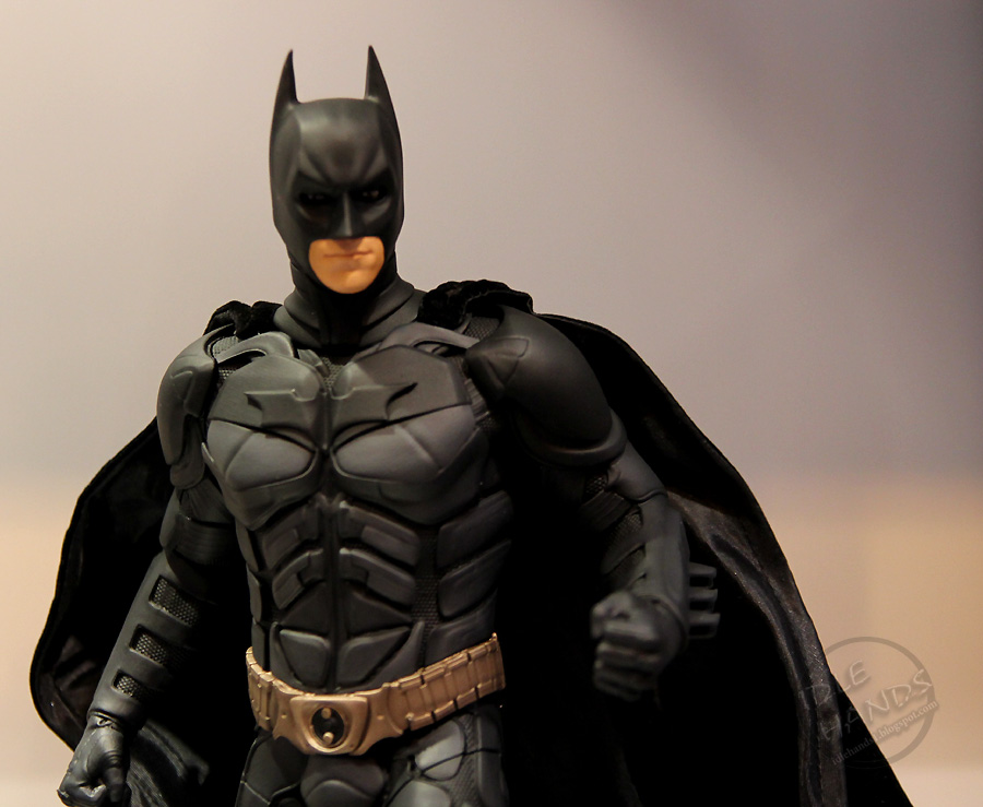 dark knight rises batman statue 01.jpg