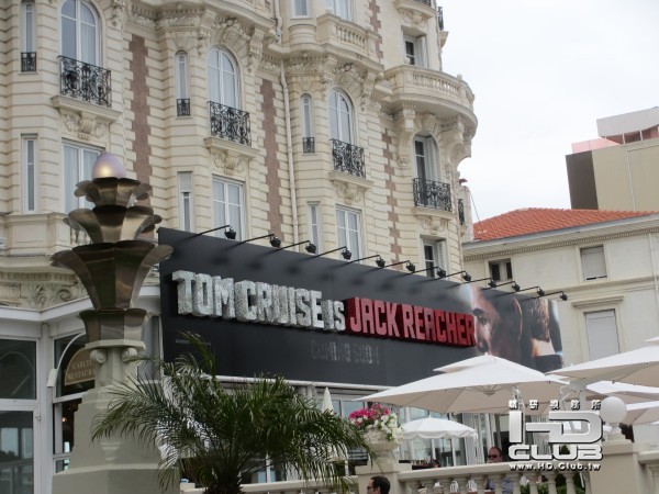 tom-cruise-one-shot-poster-cannes-600x450.jpg