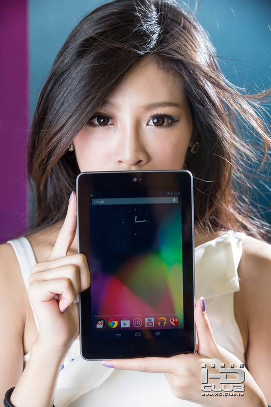 Nexus 7配備1280 x 800螢幕，讓消費者輕鬆享受高畫質遊戲、書籍及各類應用程式；搭載.jpg
