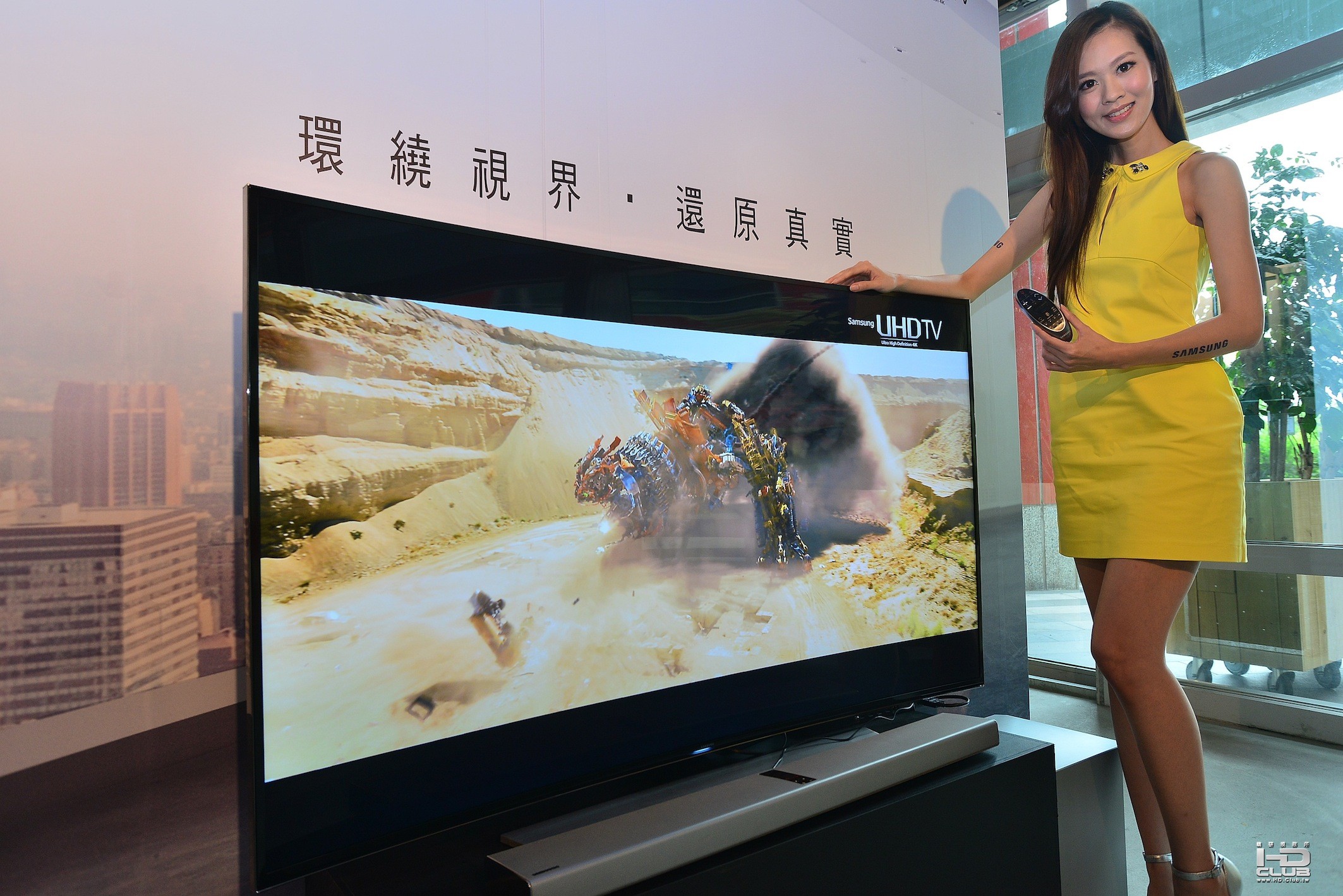 三星4200R黃金曲面UHD TV  4K影像升頻技術加持 畫面顯示效果倍增細膩超乎想像.JPG.jpg