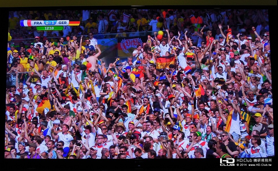 世足賽觀看德法之戰，德國隊進球時，球迷們欣喜若狂。