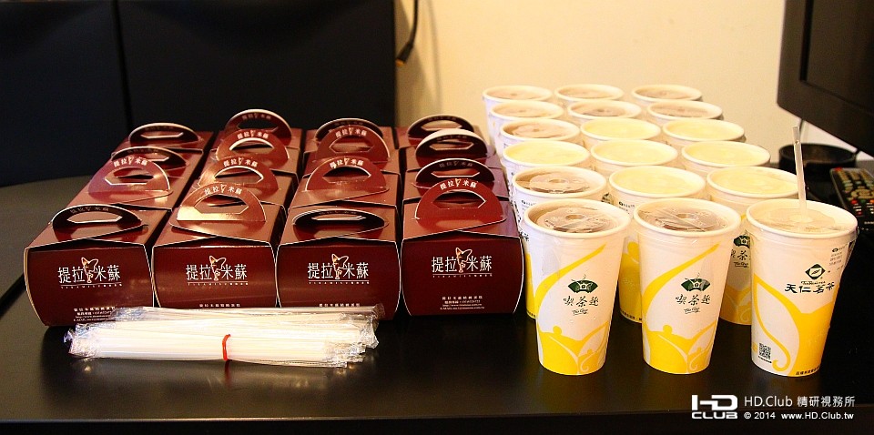 可口的蛋糕與冰涼的飲料，提供給參加的會員享用。