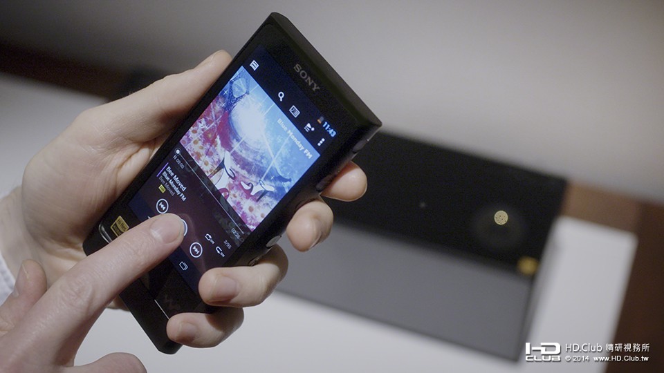 圖3. Sony NW-ZX2以俐落鋁合金框架設計搭配圓滑機身  展現Sony日系工藝設計精神.jpg.jpg