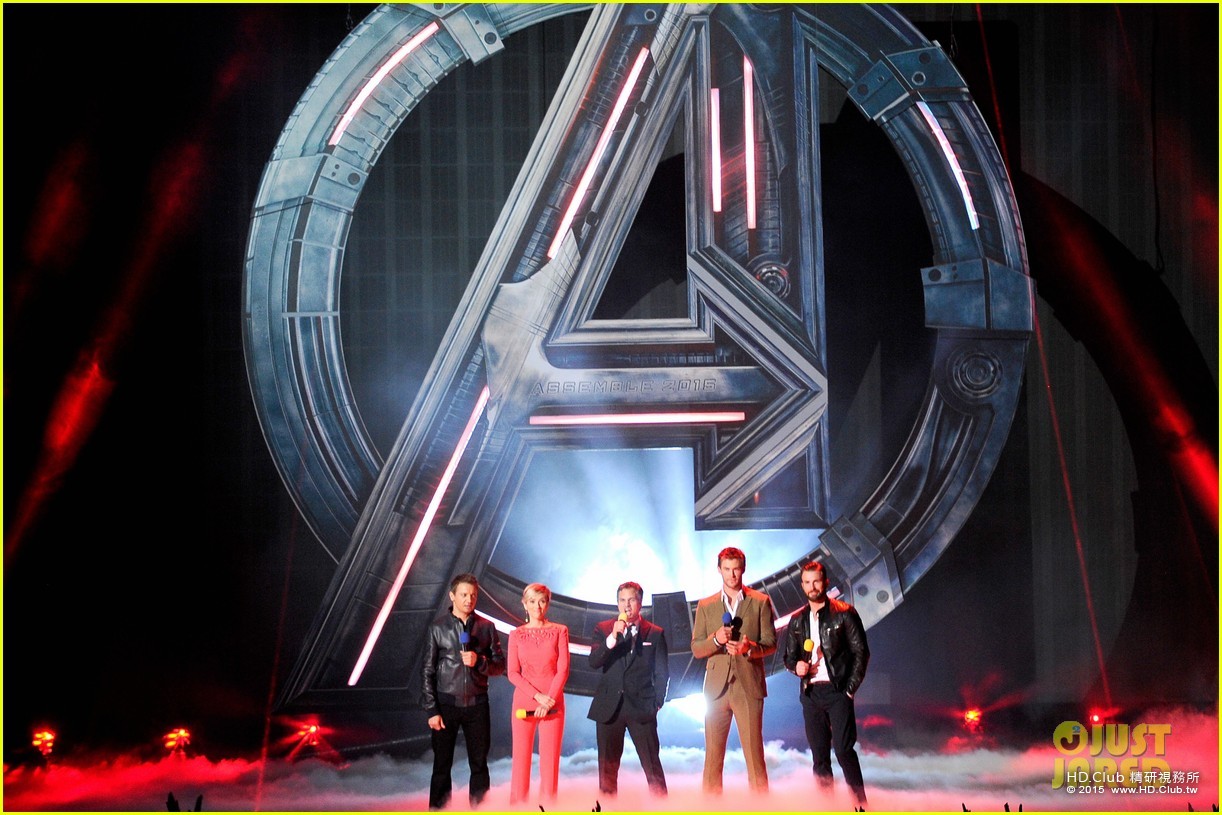 avengers-age-of-ultron-cast-assemble-mtv-movie-awards-05.jpg