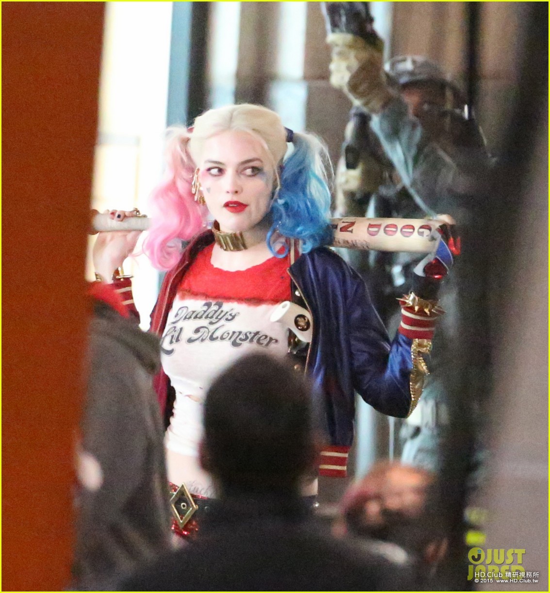 suicide-squad-cast-seen-in-costume-on-set-03.jpg