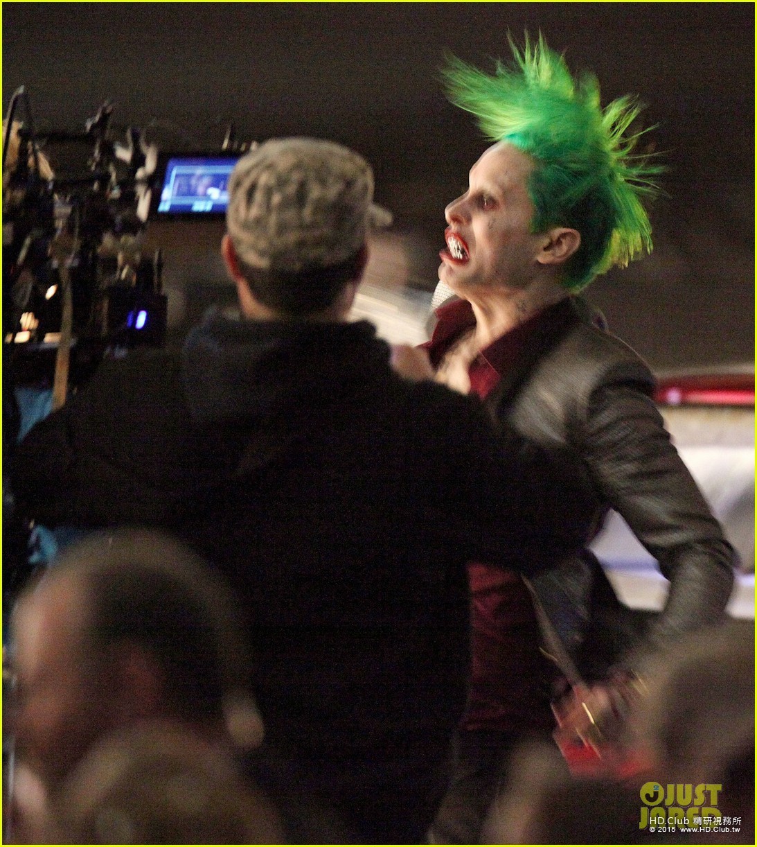 jared-leto-fights-kisses-margot-robbie-in-suicide-squad-13.jpg