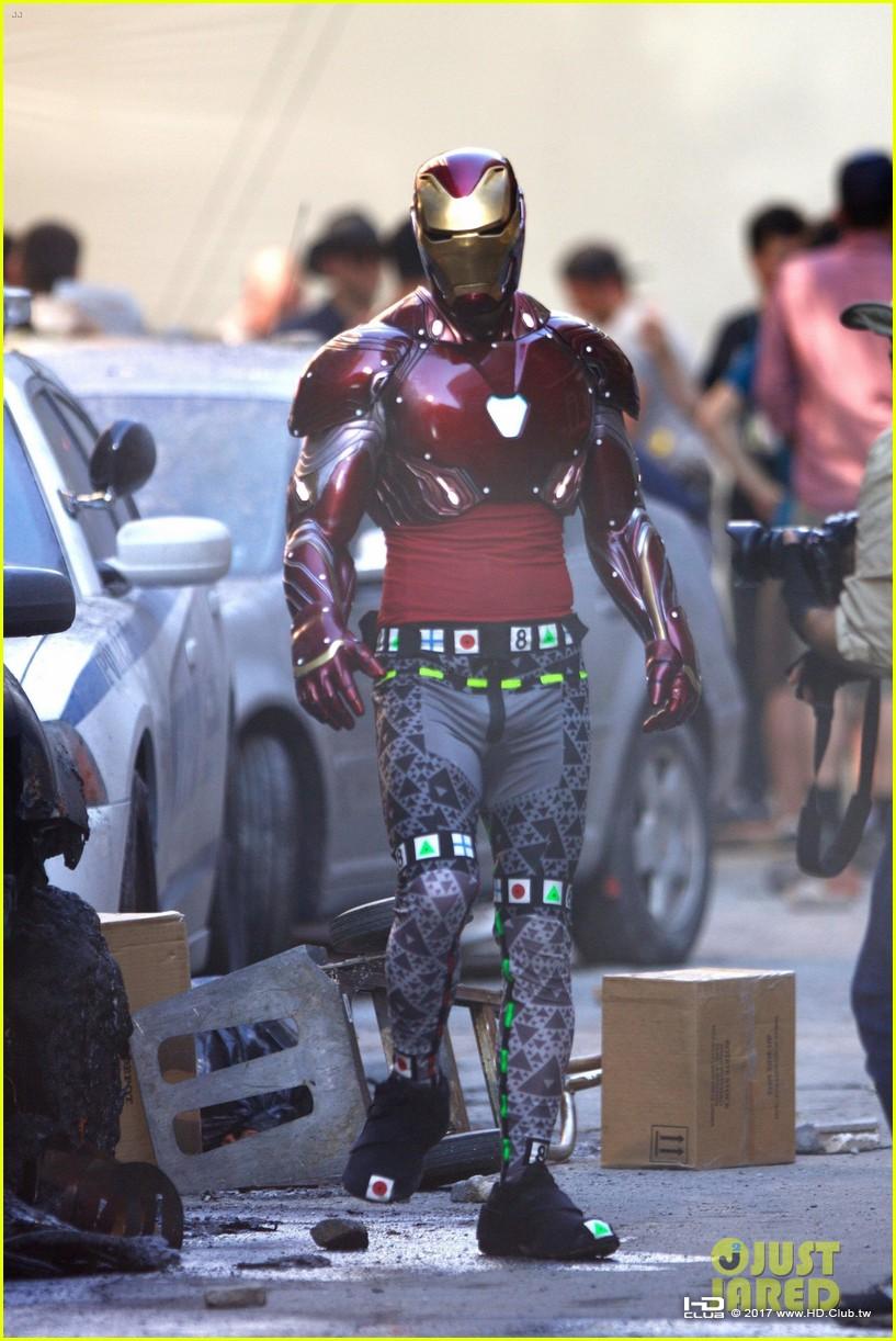 iron-man-wears-his-armor-in-new-avengers-infinity-war-set-photos-01.jpg