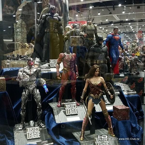 justice-league-hot-toys-sideshow-1-600x600.jpg