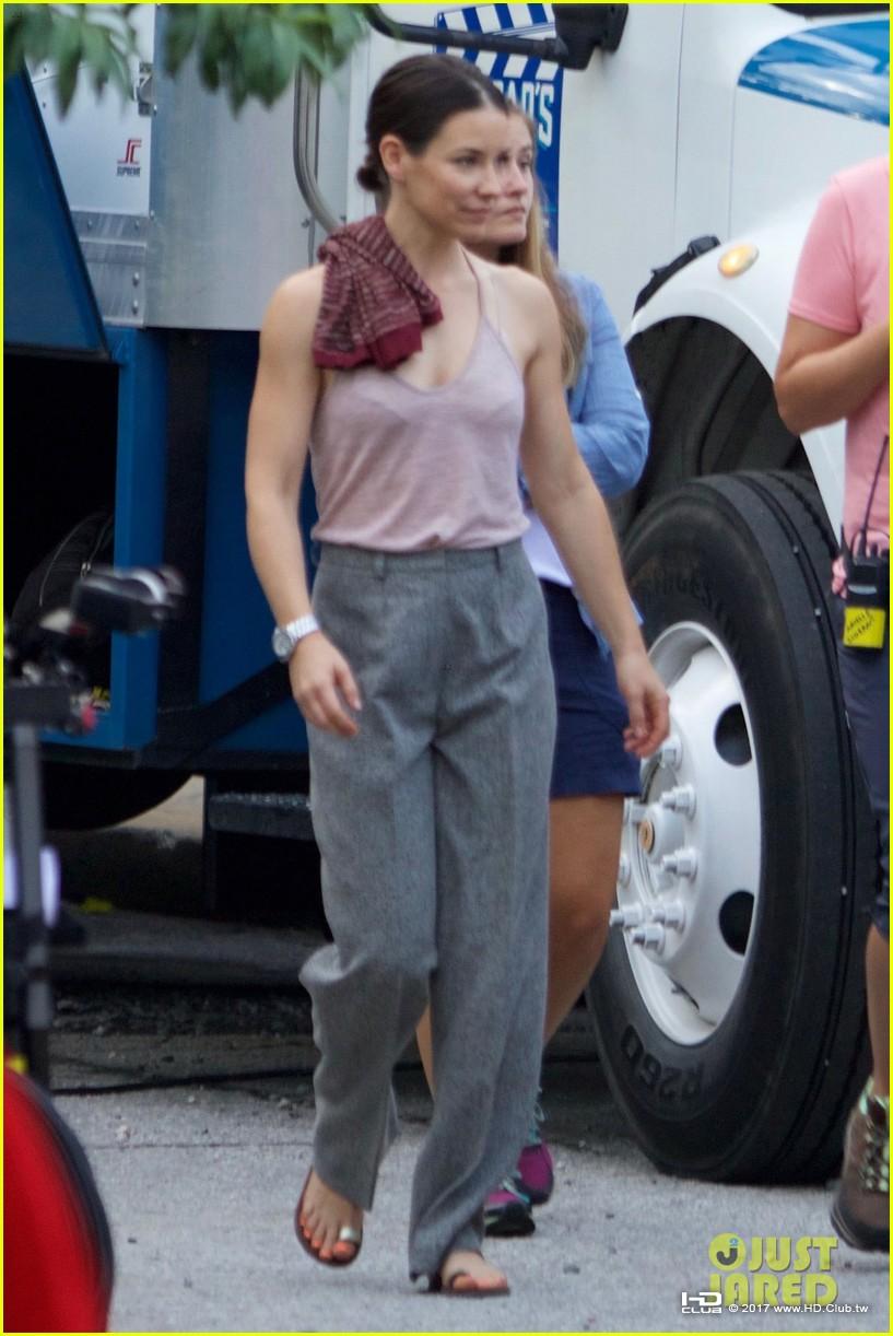 paul-rudd-spotted-on-ant-man-and-the-wasp-set-with-evangeline-lilly-01.jpg