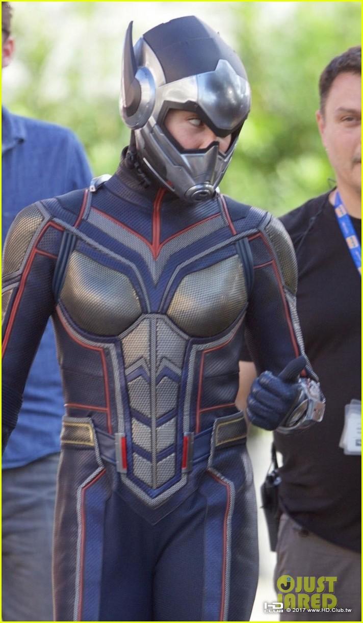 evangeline-lilly-suits-as-the-wasp-on-set-of-ant-man-sequel-02.jpg