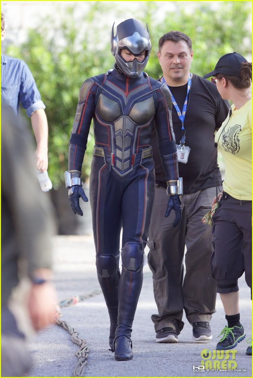 evangeline-lilly-suits-as-the-wasp-on-set-of-ant-man-sequel-10.jpg