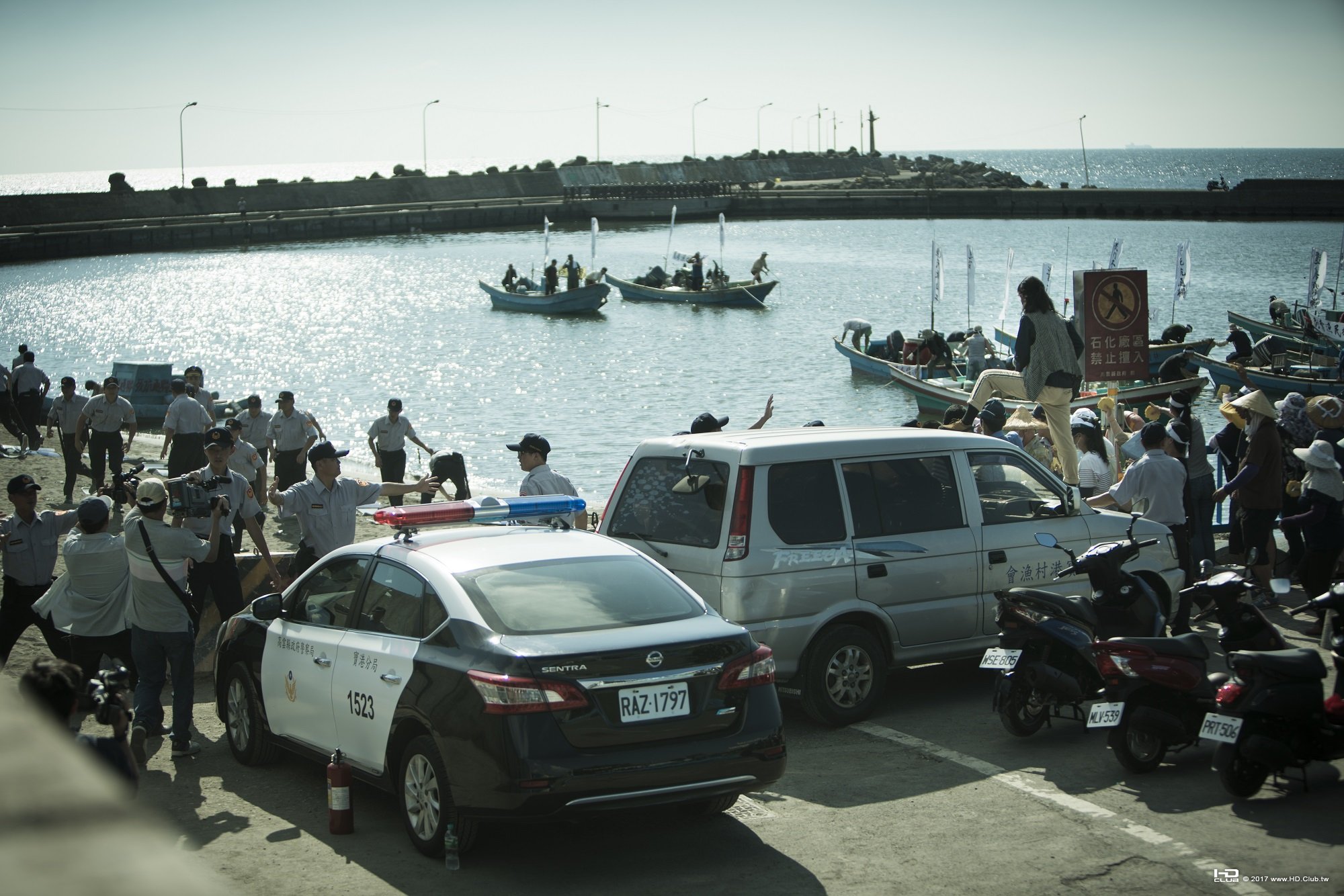 《引爆點》彌陀漁港動員千人才拍攝完成抗議戲碼.jpg