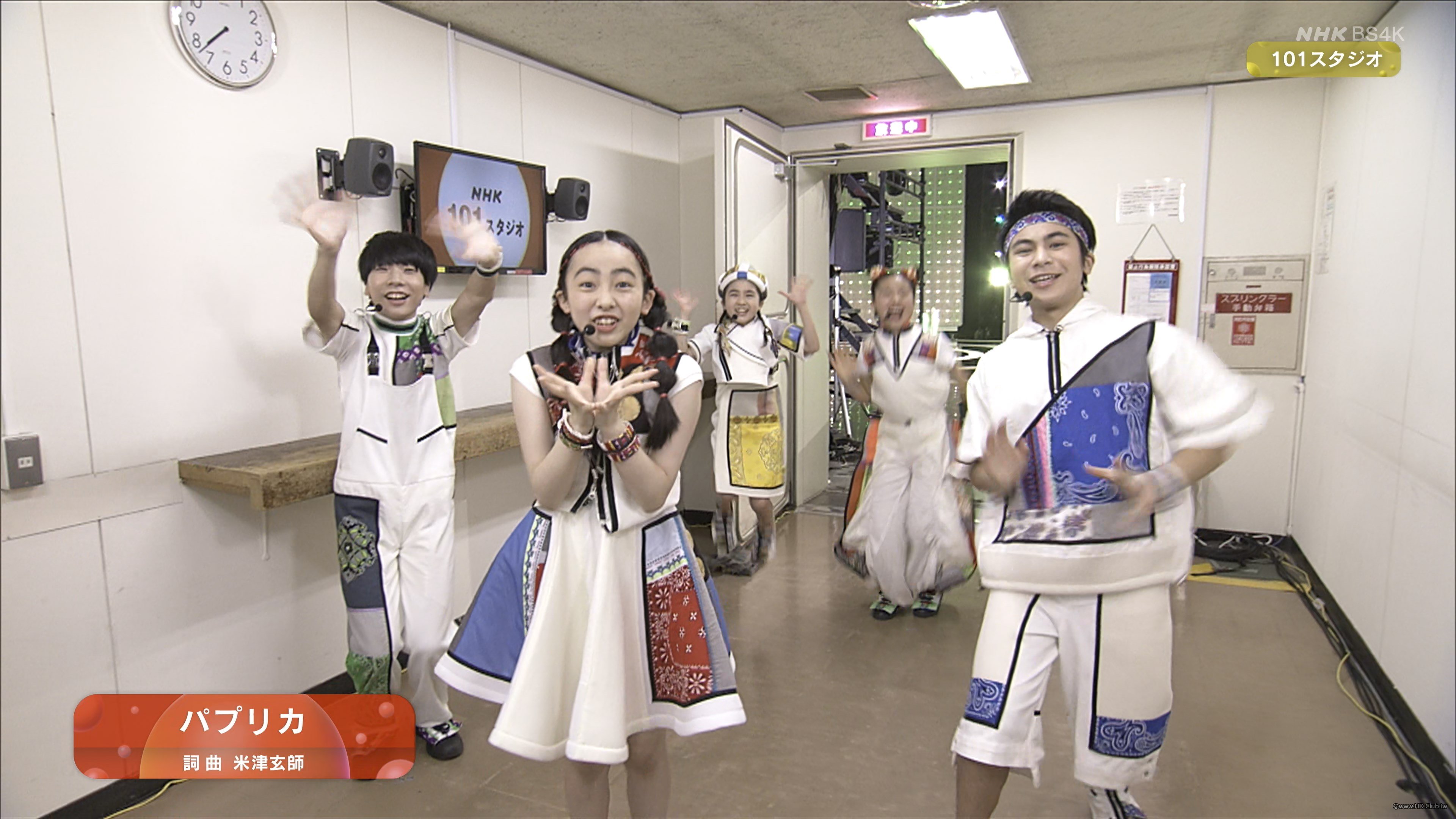 NHK BS4K - 第７１回ＮＨＫ紅白歌合戦「今こそ歌おう　みんなでエール」前半 [5.1].m2.jpg