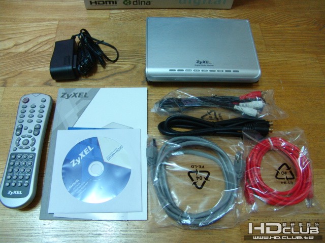 RCA音效端子X1 S影像端子X1 電源變壓器X1 說明書(英文)X1 光碟(內附DMS軟體)X1 遙控器X1 主機DMA-1000 X1 ...