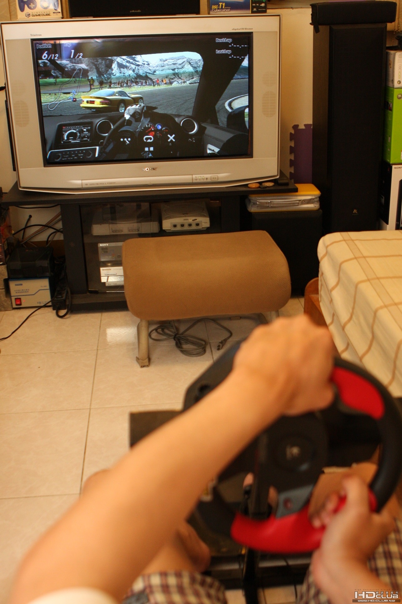 玩PS3的GT5P還是要整套的賽車架和方向盤才熱血
