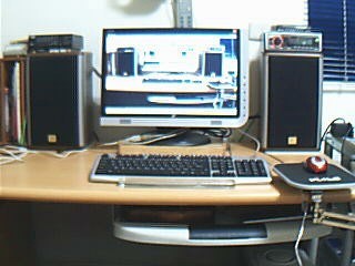 2005我的房間 電腦桌 [最大闊度 1024 最大高度 768].jpg