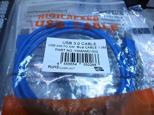 標配的 USB 3.0線