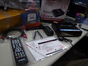 標配: 配件+本體 排排站