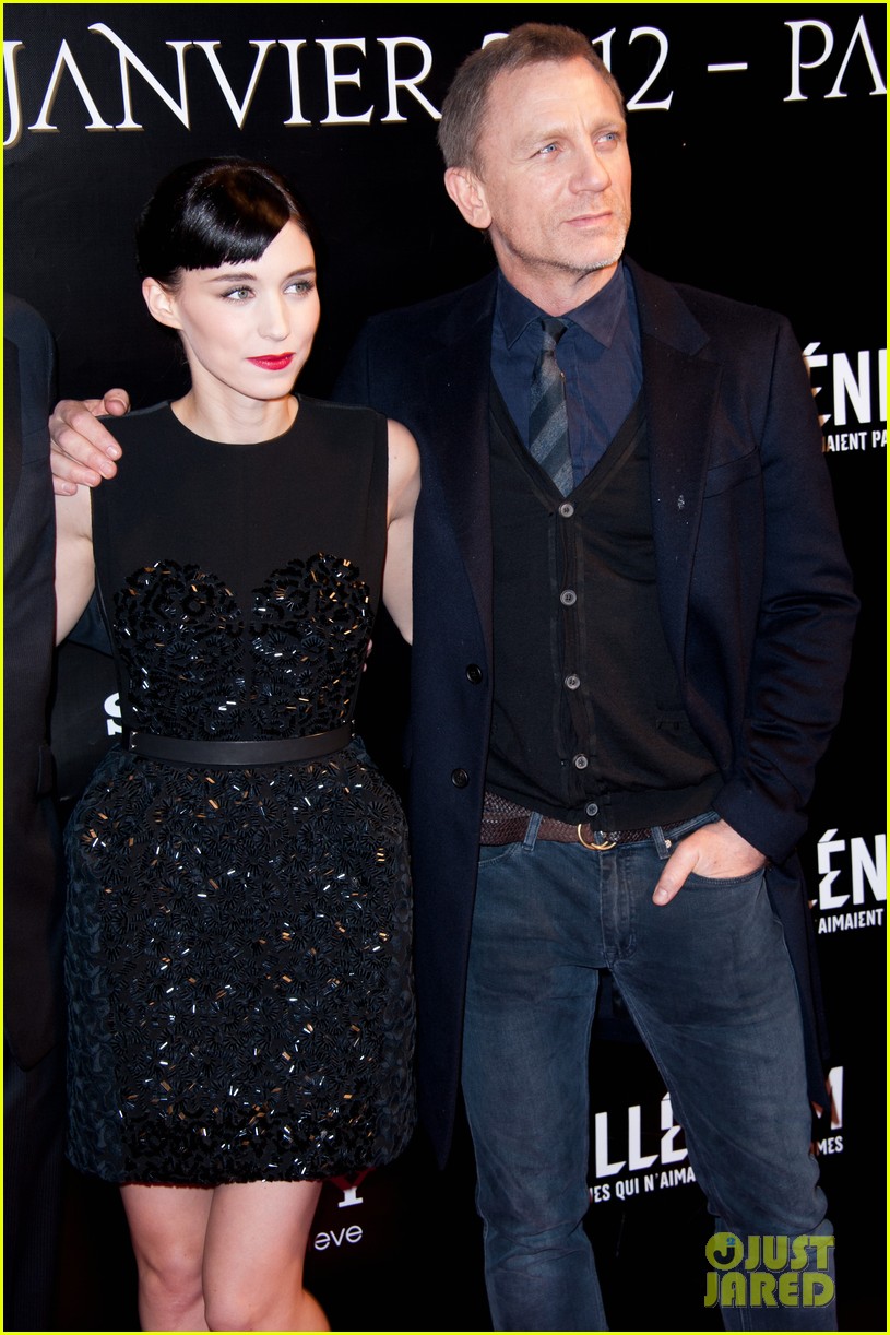 daniel-craig-rachel-weisz-cdg-rooney-mara-tattoo-paris-premiere-01.jpg