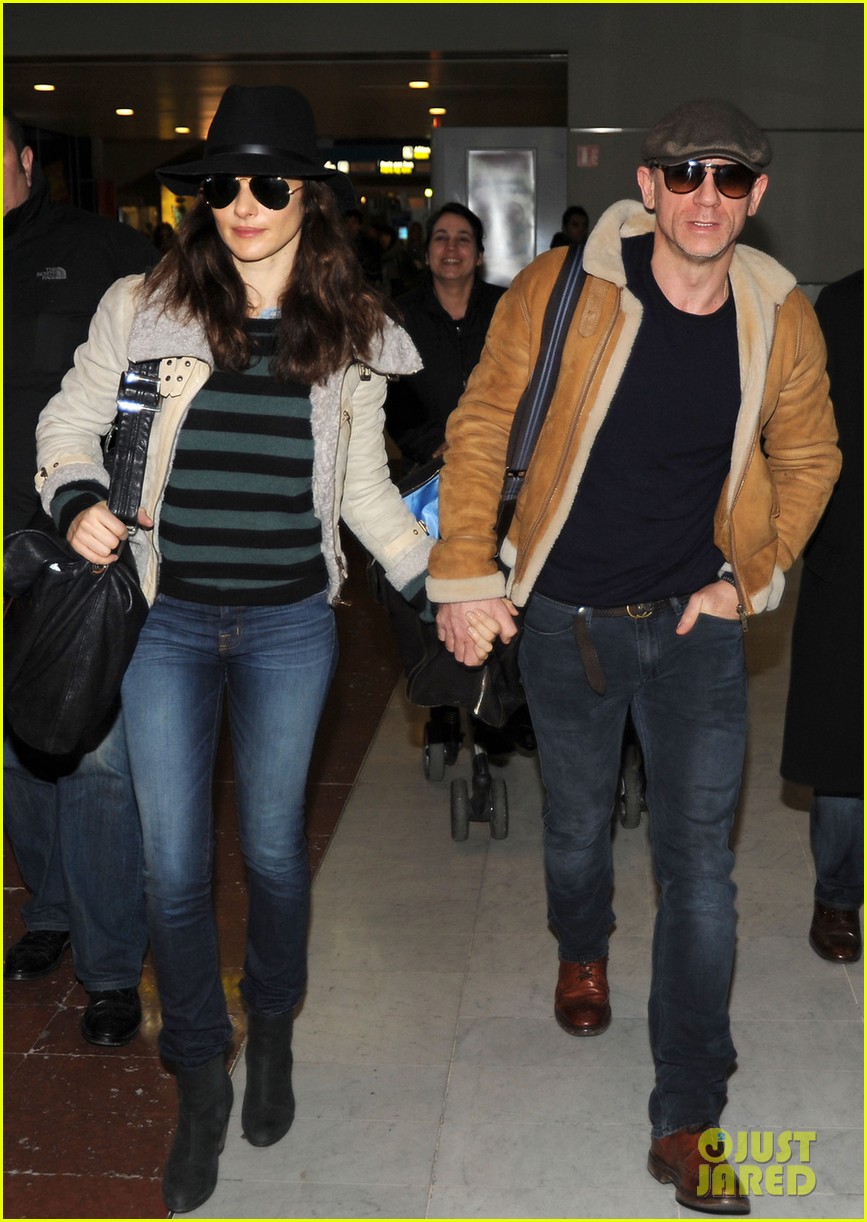 daniel-craig-rachel-weisz-cdg-rooney-mara-tattoo-paris-premiere-05.jpg