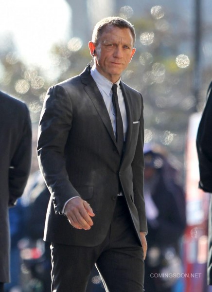 skyfall-set-image-daniel-craig-3-436x600.jpg