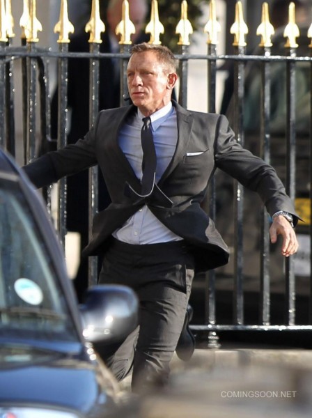 skyfall-set-image-daniel-craig-4-448x600.jpg