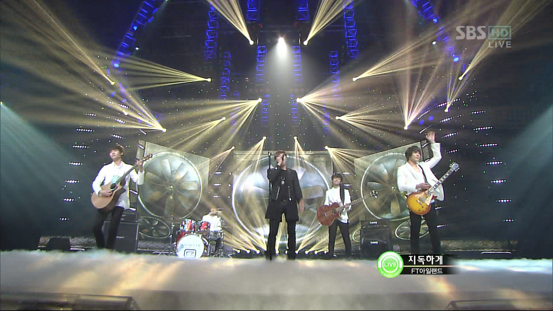 1120318 SBS Inkigayo FT Island - Severely.Goodbye Stage.tp_snapshot_03.32_[2012.03.18].jpg
