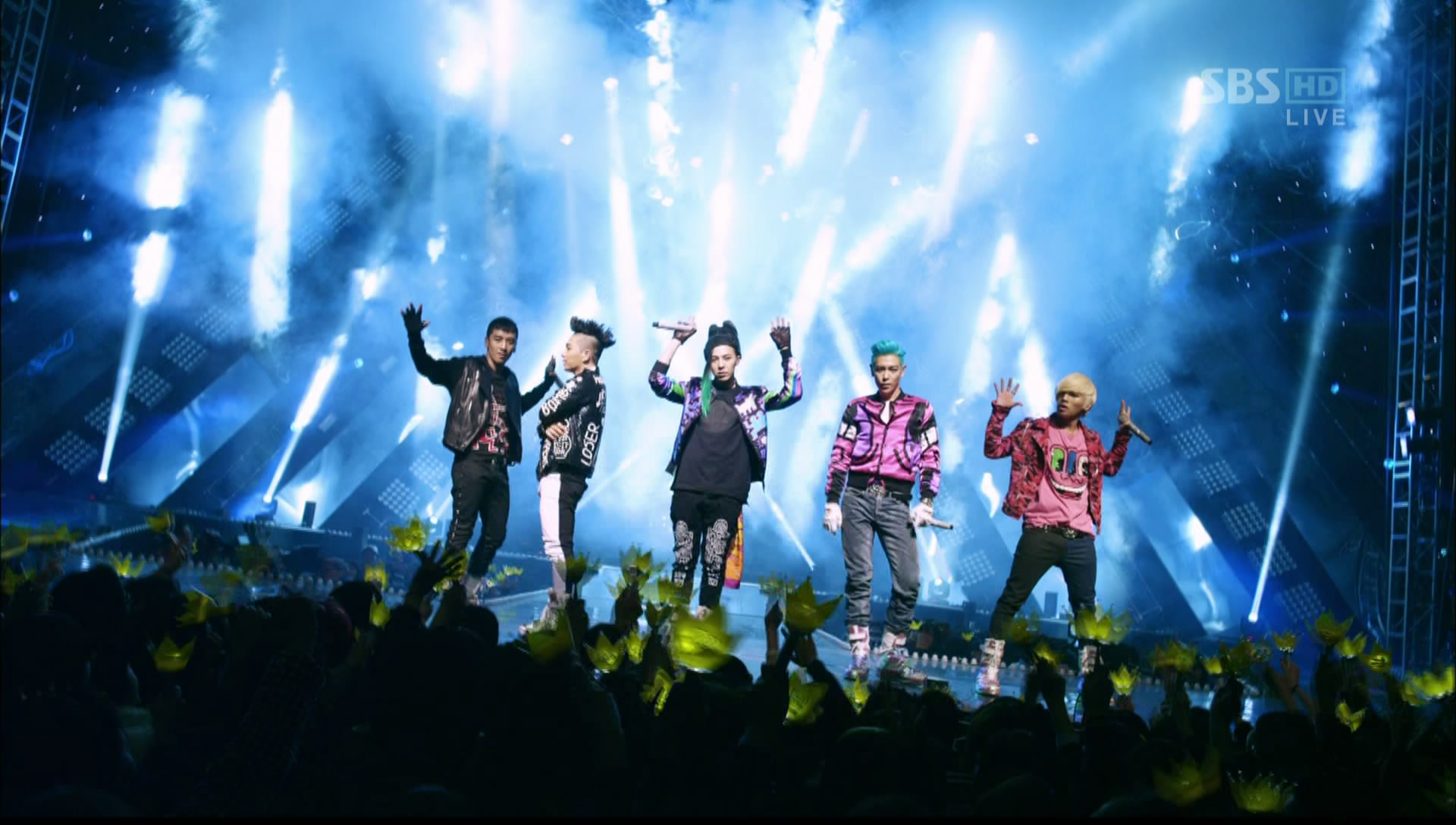 120325 SBS Inkigayo BIG BANG - BLUE & FANTASTIC BABY & No.1.tp_snapshot_07.47_[2.jpg