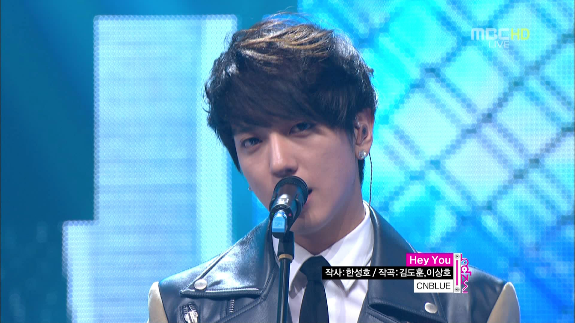 120331 MBC Music Core CN Blue – Hey You.tp_snapshot_00.05_[2012.04.01].jpg