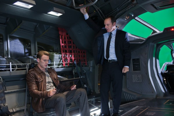 Clark-Gregg-Chris-Evans-The-Avengers-movie-image-600x400.jpg