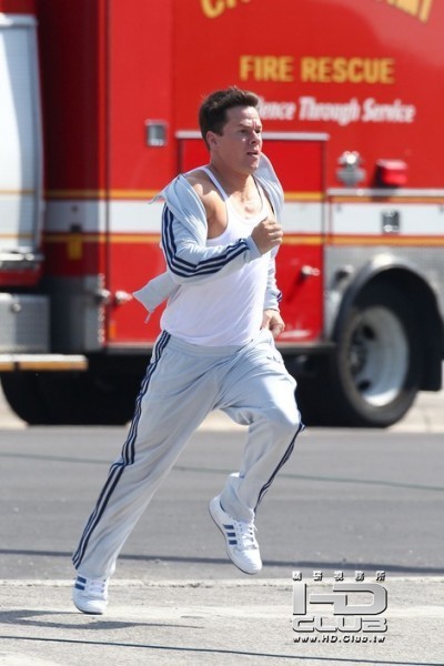 mark-wahlberg-pain-and-gain-set-image-400x600.jpg