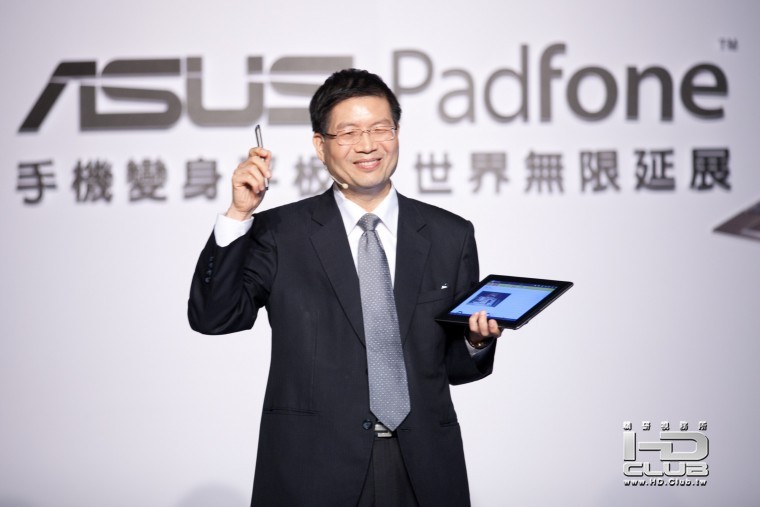 華碩執行長沈振來表示：「PadFone™是華碩引以為傲的創新產品，將帶領消費者走向無所.jpg