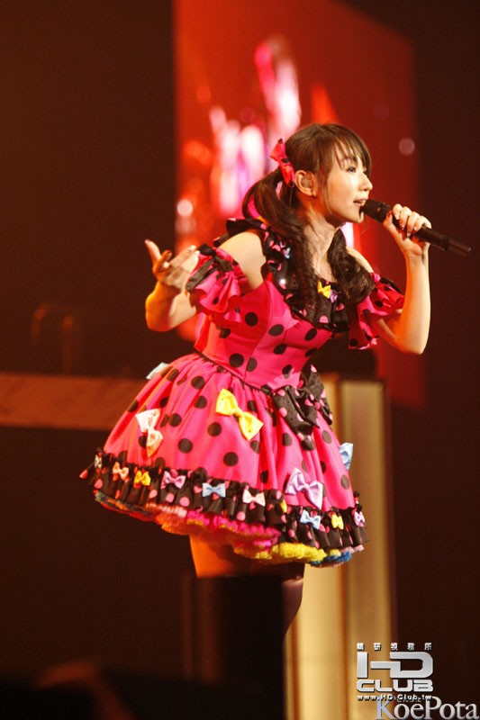 水樹奈々2.jpg