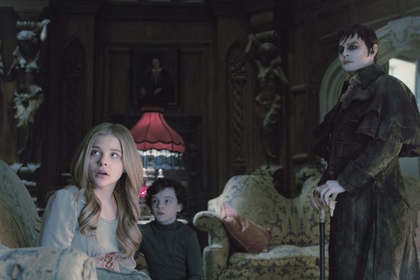 chloe-moretz-johnny-depp-dark-shadows-600x400.jpg