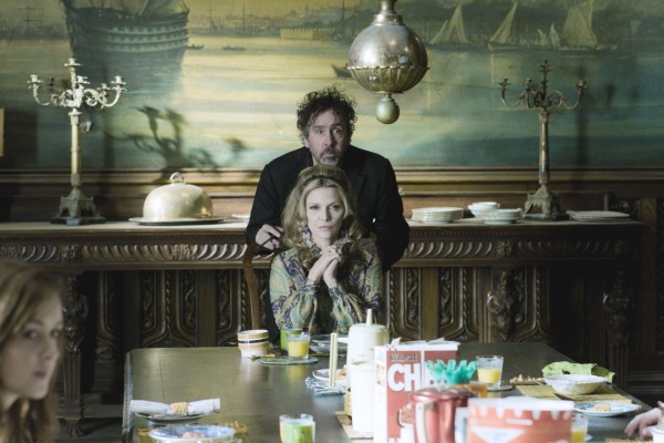 tim-burton-michelle-pfeiffer-dark-shadows-image-600x400.jpg