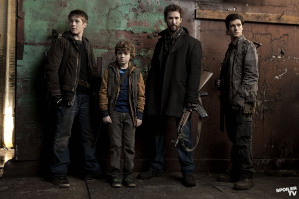 Falling Skies_Gallery_24_Connor Jessup_Maxim Knight_Noah Wyle_Drew Roy_PHMichael.jpg