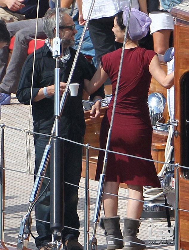 Skyfall-Yacht-4.jpg
