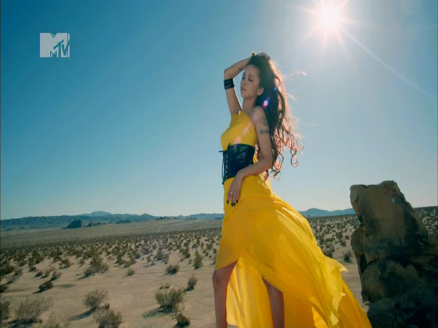 Amuro Namie - ONLY YOU [H.264 1440x1080 MTV HD].ts_snapshot_03.26_[2012.05.21_11.jpg