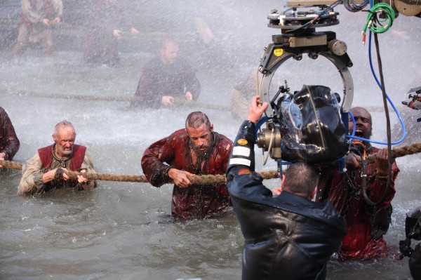 les-miserables-hugh-jackman-movie-image-set-photo-2-600x399.jpg
