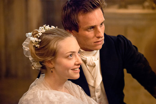 les-miserables-movie-image-amanda-seyfried-eddie-redmayne.jpg