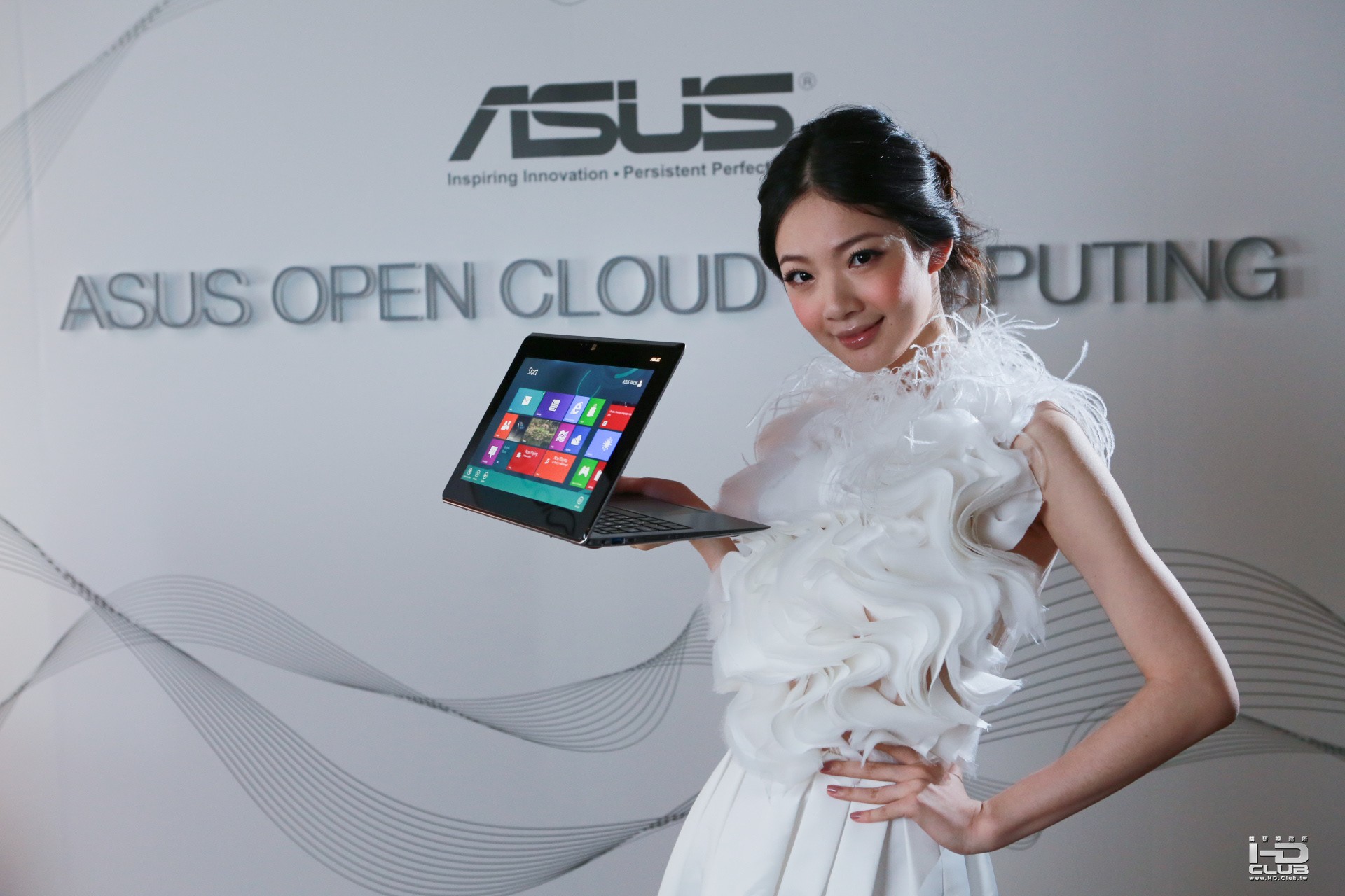 眾所矚目的華碩新款產品：「ASUS TAICHI」一改變形原則，將Ultrabook及平板直接合而為.jpg