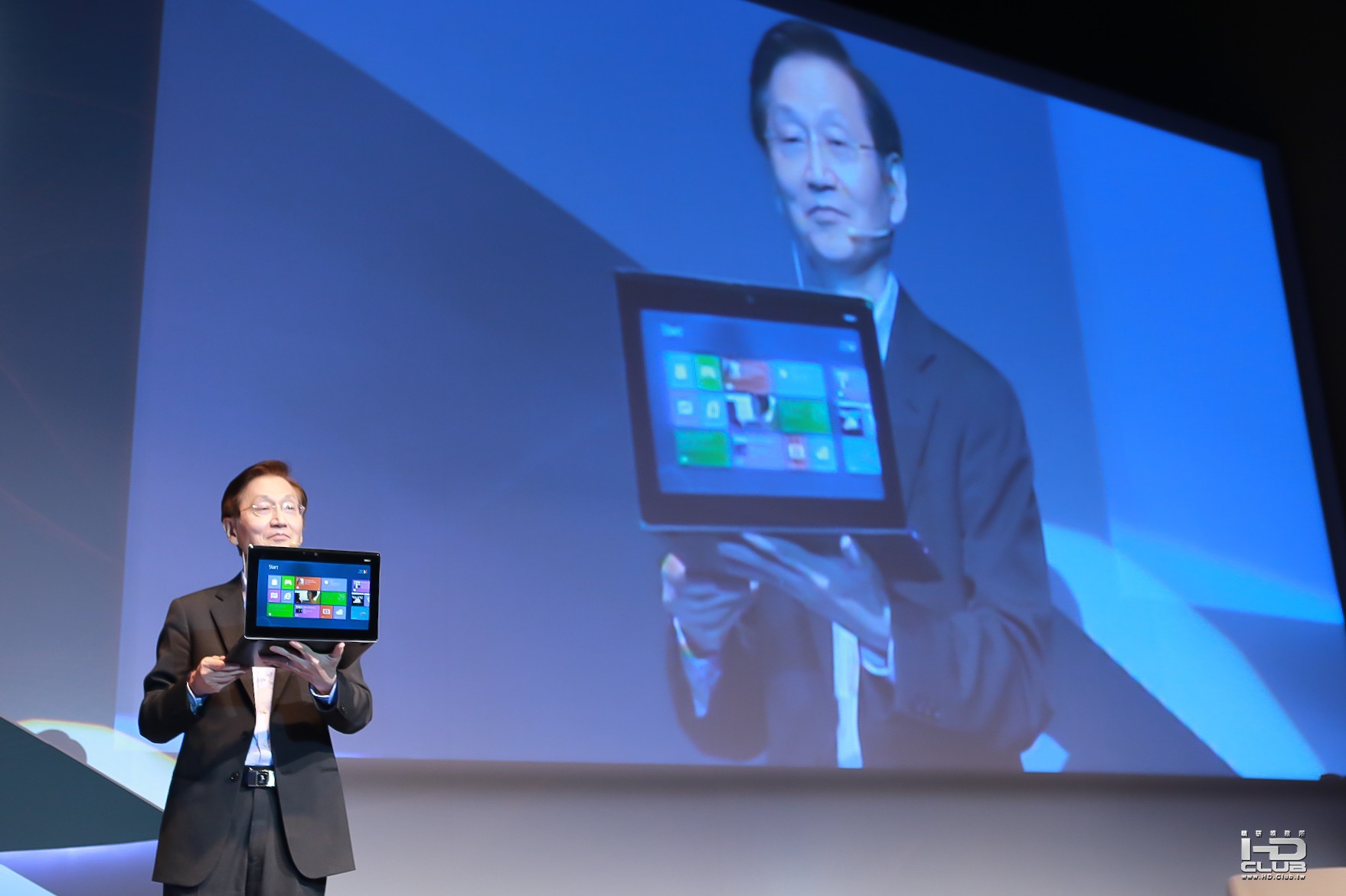 華碩董事長以情境劇帶出眾所矚目的華碩新款「ASUS TAICHI」.jpg