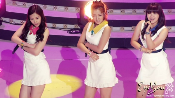 120612 KBS1 Open Concert APink - Hush fancam by EyeYou 720.jpg