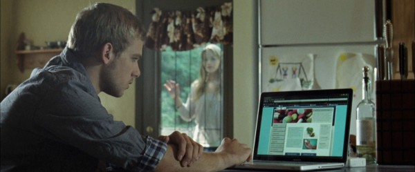 max-thieriot-jennifer-lawrence-house-at-the-end-of-the-street-600x249.jpg