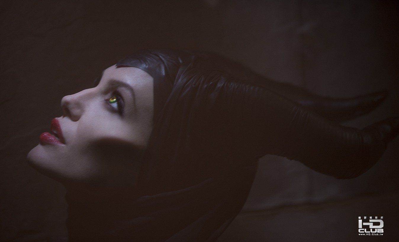 maleficent-movie-image-angelina-jolie.jpg