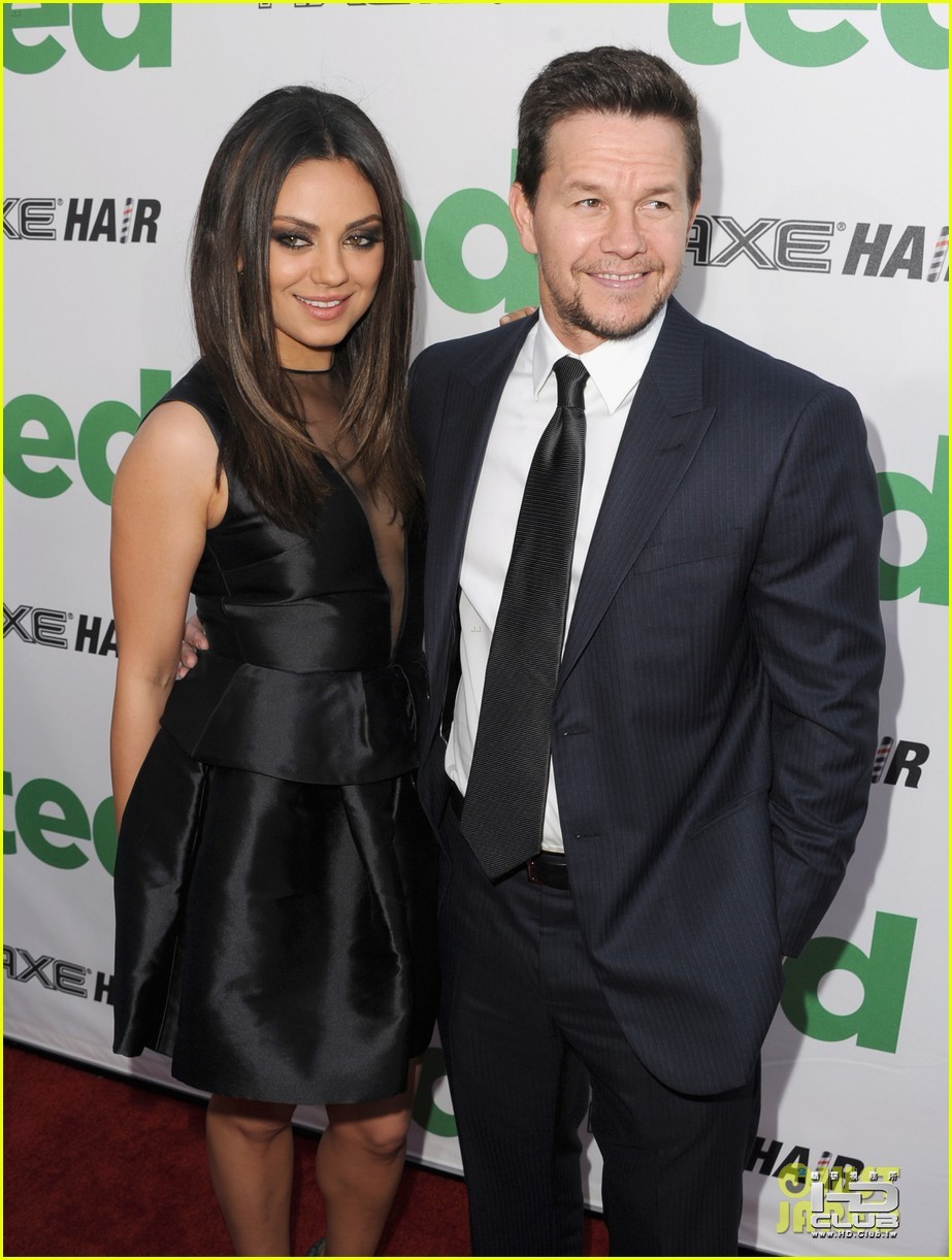 mila-kunis-mark-wahlberg-ted-premiere-15.jpg