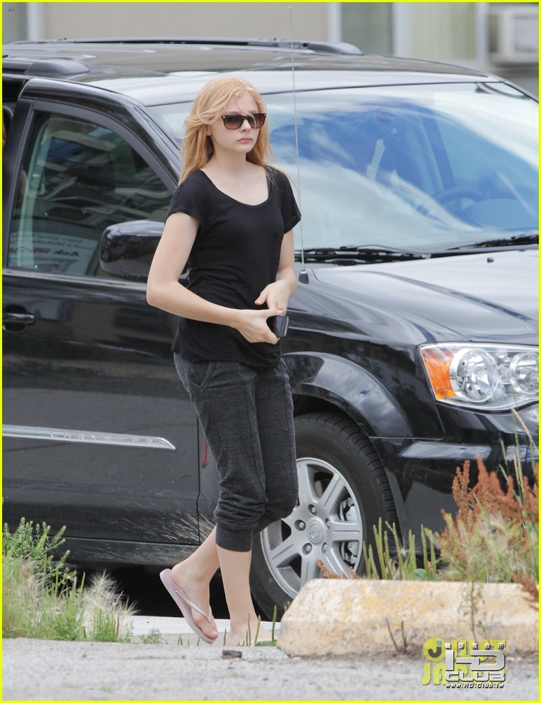 chloe-moretz-carrie-begins-production-01.jpg