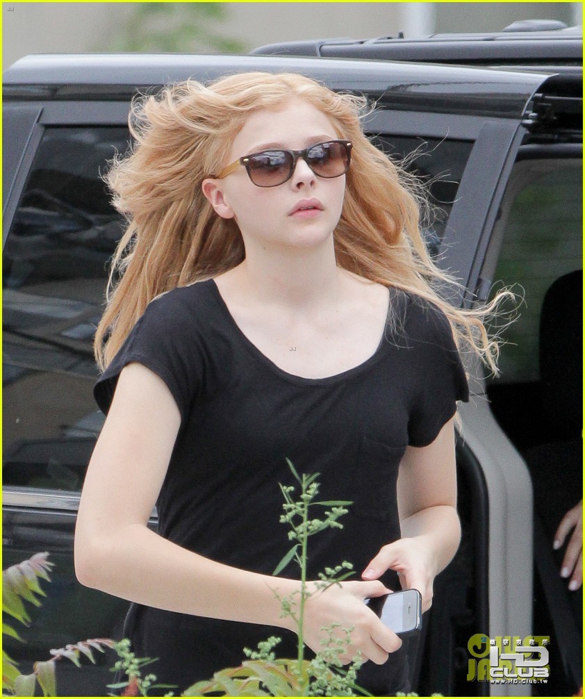 chloe-moretz-carrie-begins-production-02.jpg