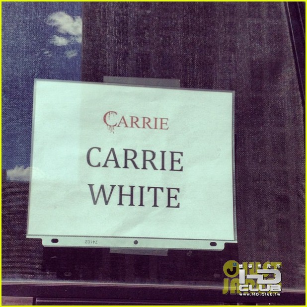 chloe-moretz-carrie-begins-production-03.jpg