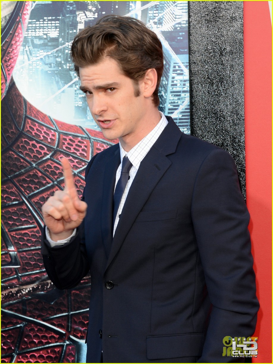emma-stone-andrew-garfield-spider-man-la-premiere-15.jpg